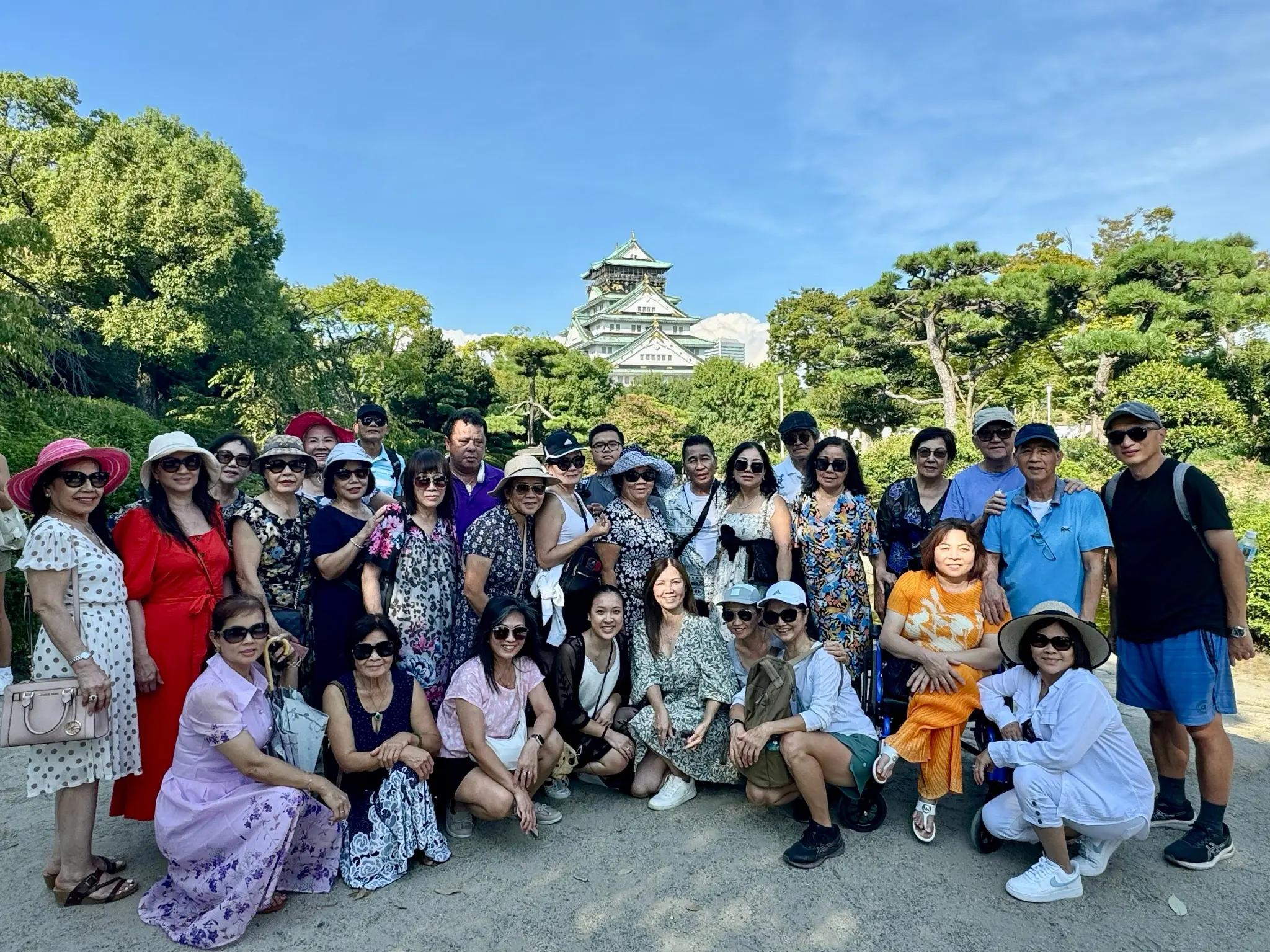 Đoàn khách iTravel Global tại Lâu đài Osaka, Nhật Bản